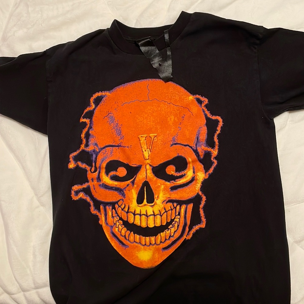 Vlone medium size t shirt (pristine condition)